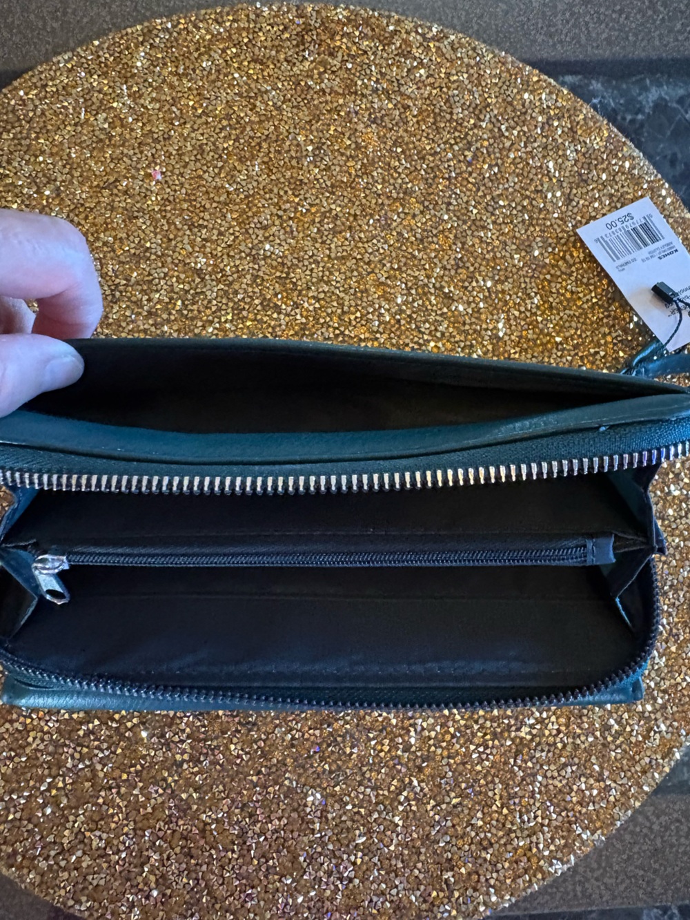 Emerald NWT Ainsley Wristlet Clutch, Snap and Zipper closure. Lots of card slots - Picture 8 of 11